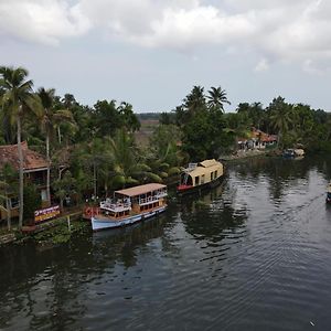 The Lake Paradise Guest House